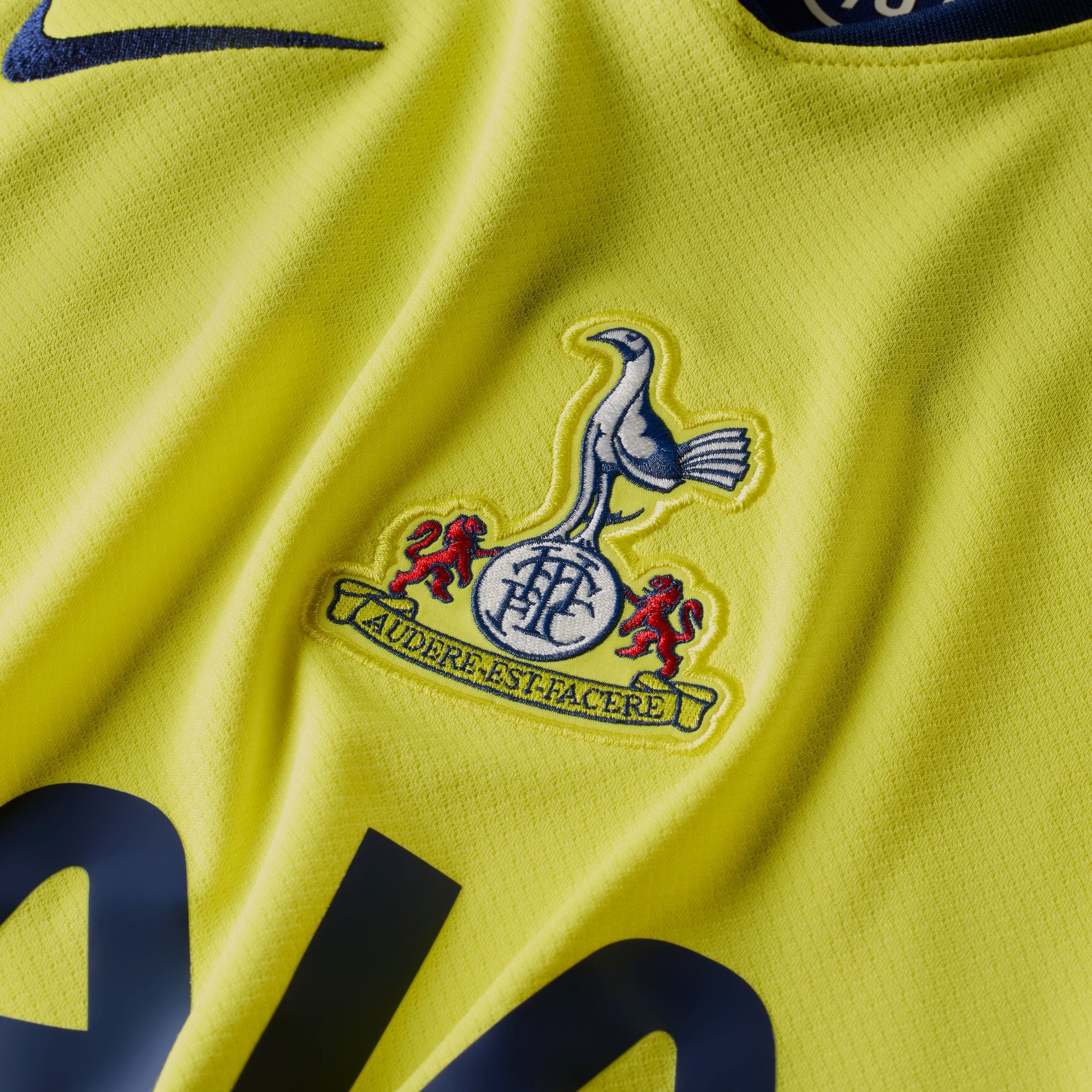 Tottenham Hotspur 2025/26 Stadium Third Curved Nike Dri-FIT Total 90 Soccer Replica Jersey